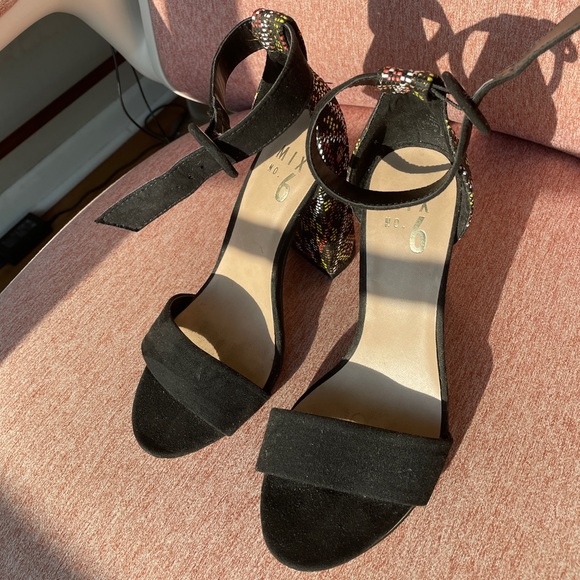 Mix No. 6 Gorgeous open-toe patterned heels - Picture 3 of 6